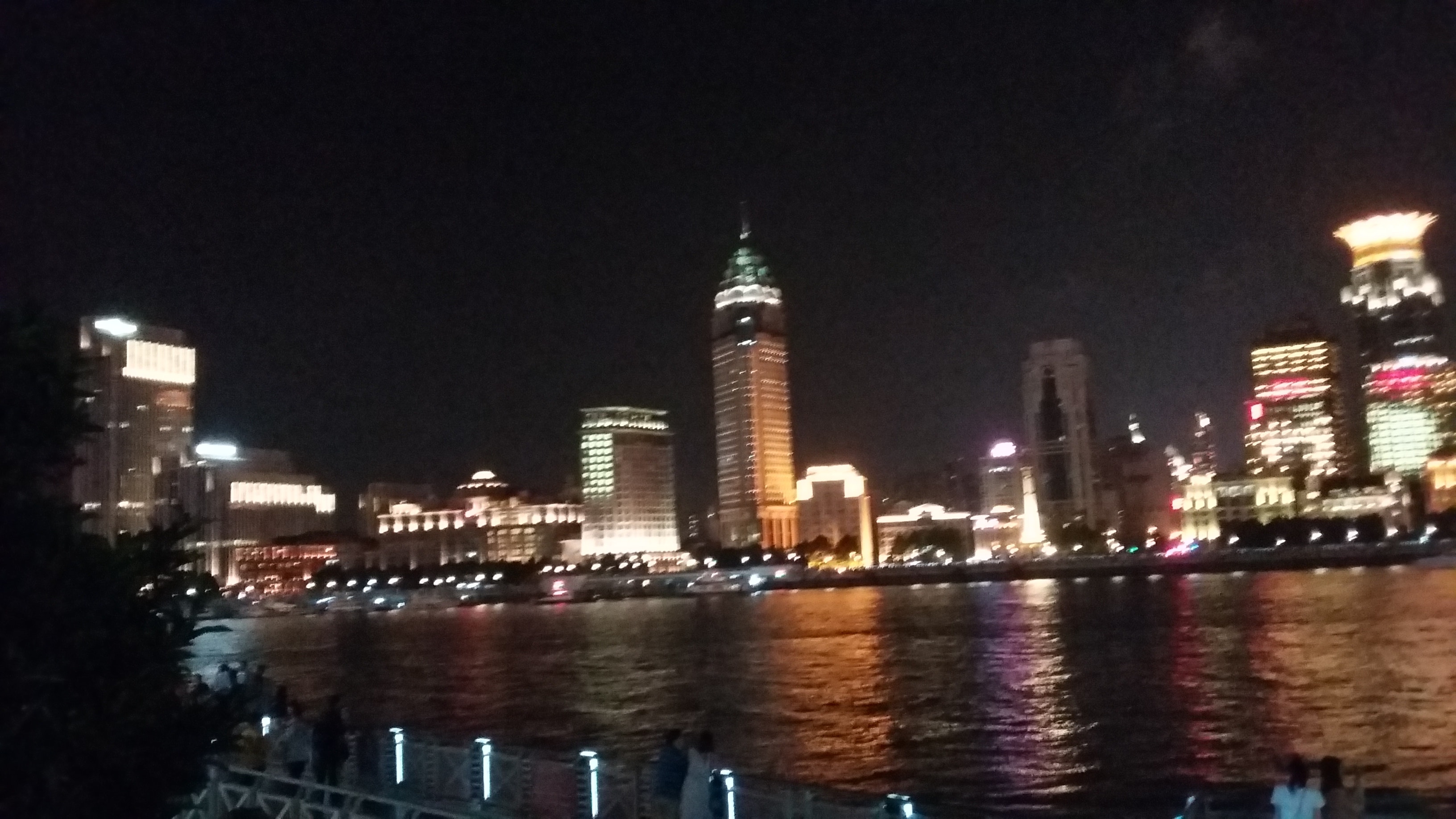 Coup d'oeil aux abords de la rivière