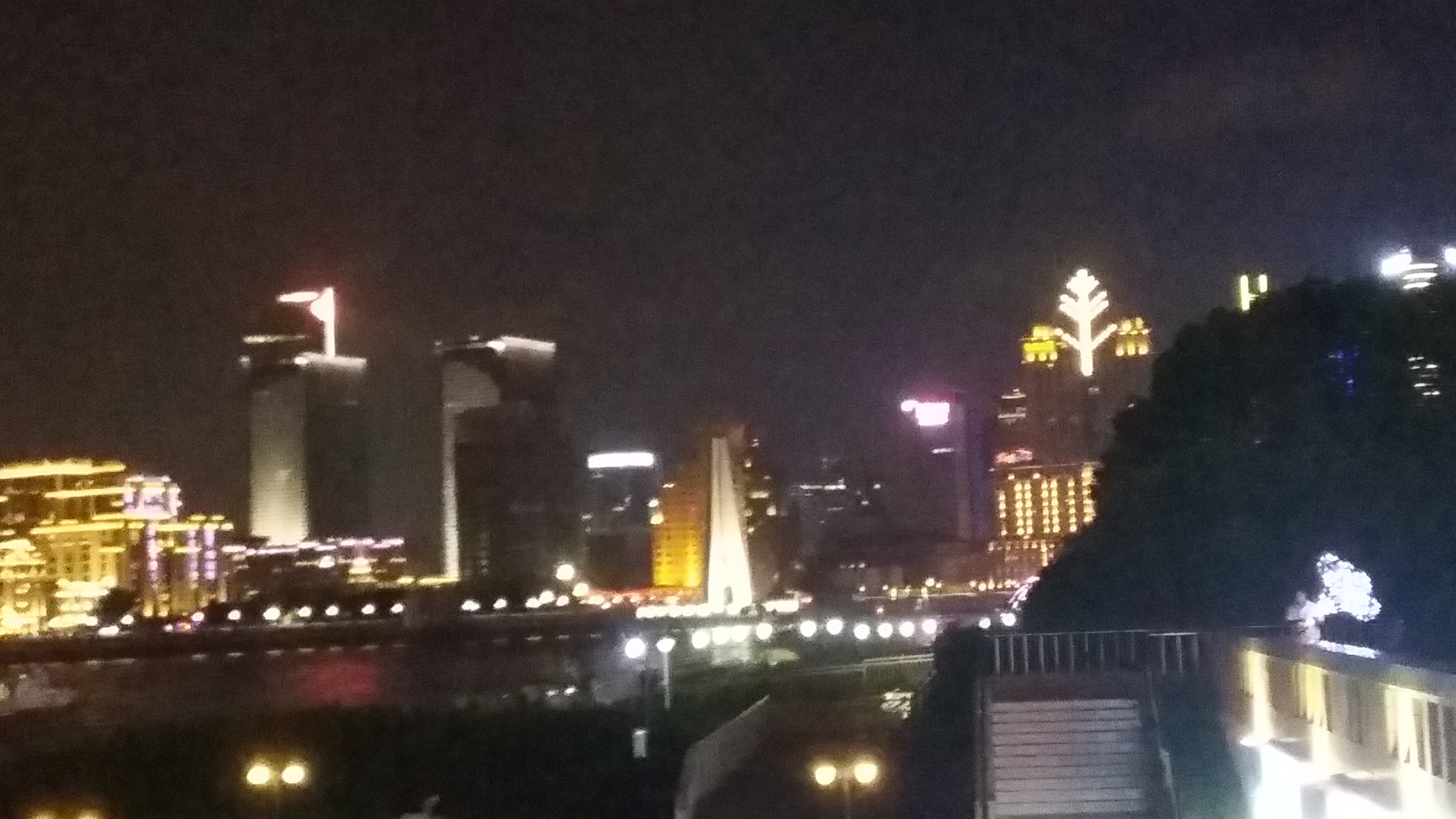 Coup d'oeil aux abords de la rivière