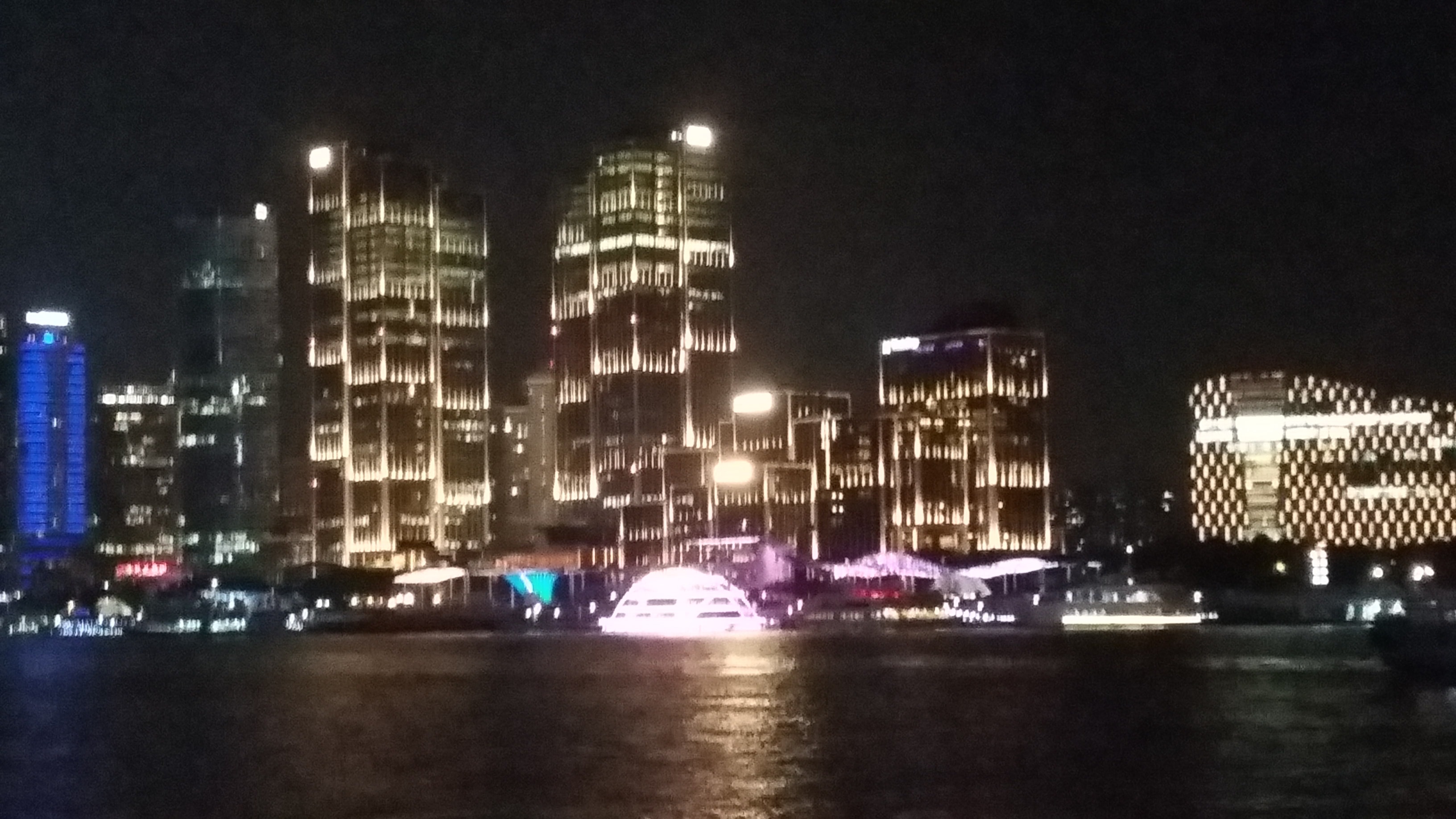 Coup d'oeil aux abords de la rivière